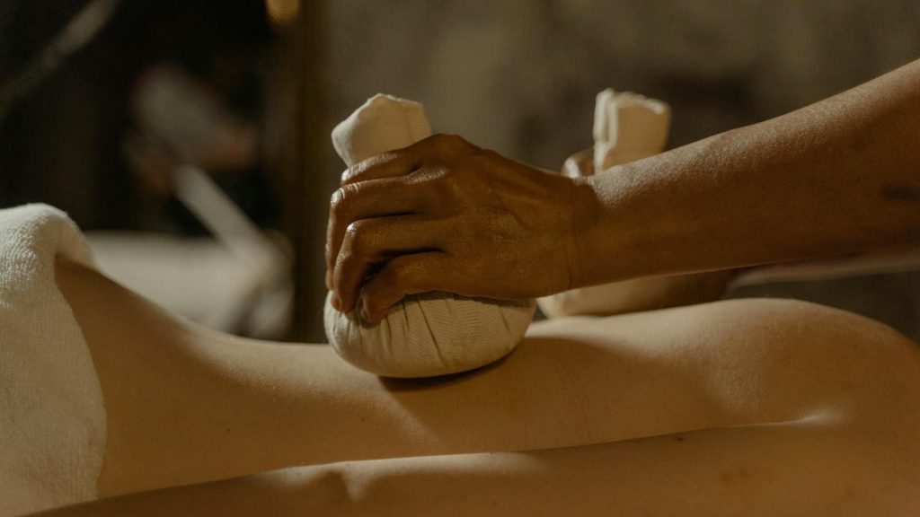 massage-pochons-aromatique